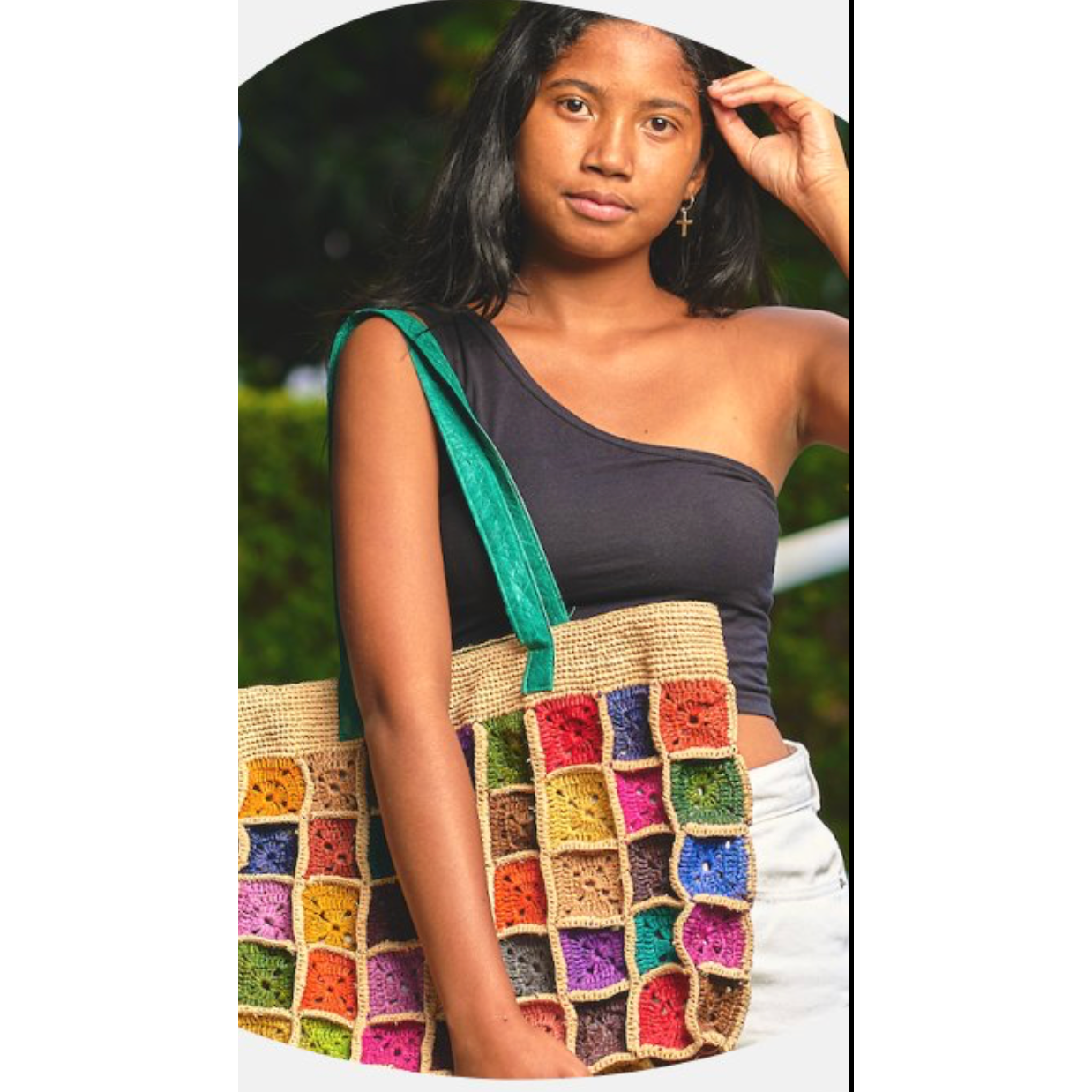 Raffia crochered bag