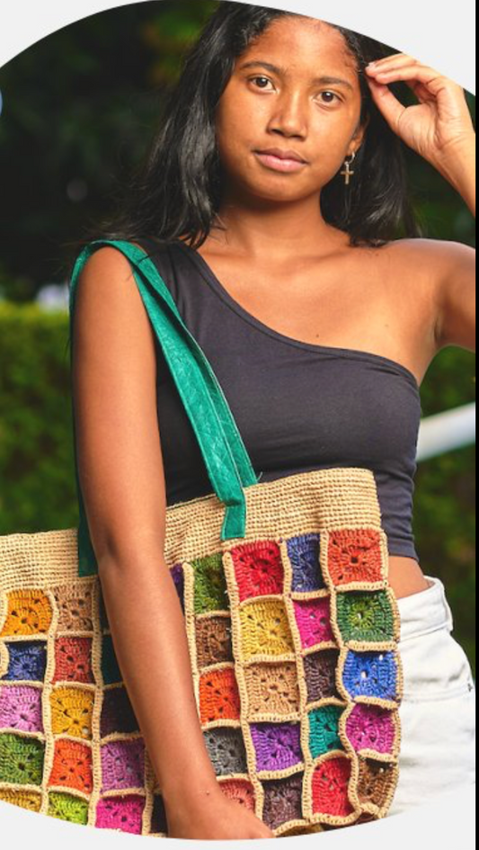 Raffia crochered bag